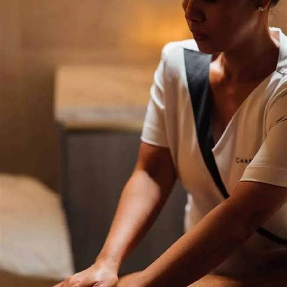 Detalle de masaje y bienestar en spa